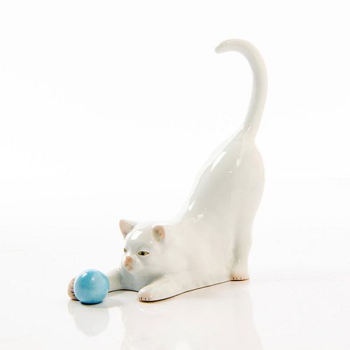 HEREND PORCELAIN FIGURINE, WHITE CAT