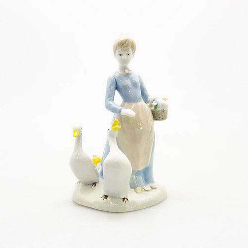 PORCELAIN GROUP FIGURINE GIRL WITH