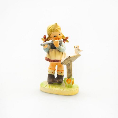 NAPCOWARE PORCELAIN FIGURINE GIRL PLAYING