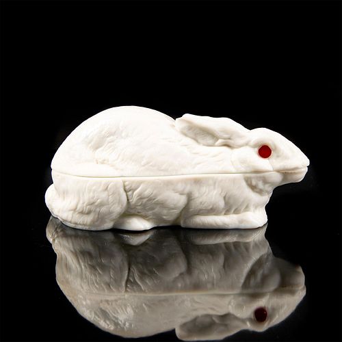 ATTERBURY DUCK MILK GLASS RABBIT