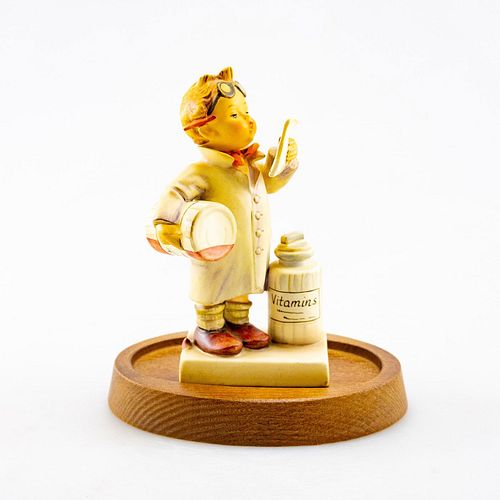 GOEBEL HUMMEL FIGURINE LITTLE 39a0ef