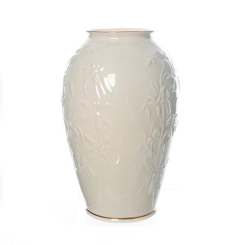 LENOX MASTERPIECE SMALL VASE WITH 39a118