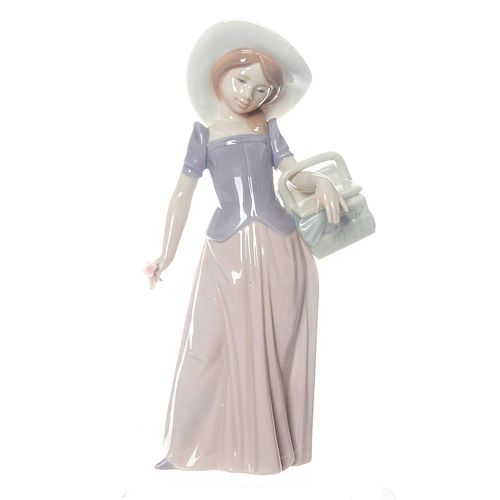 LLADRO FIGURINE, 6489 TAILOR MADE