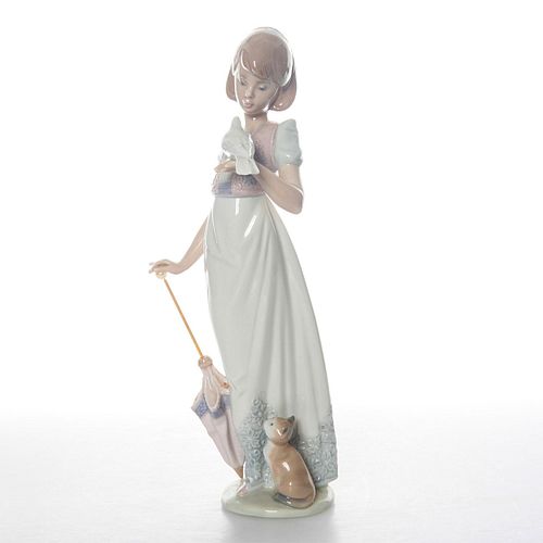 LLADRO FIGURINE, 7611 SUMMER STROLL