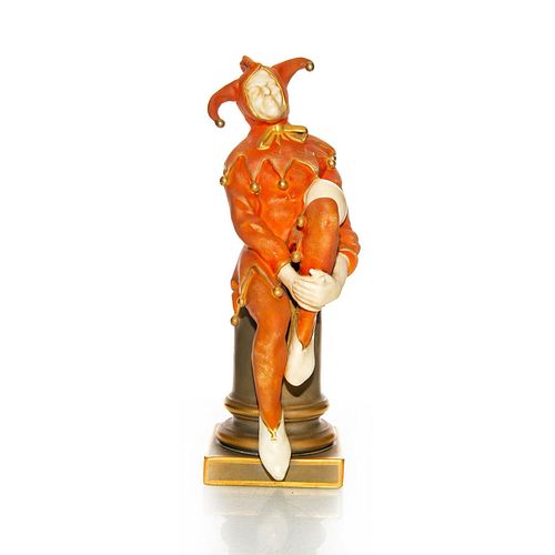 ROYAL DOULTON FIGURE SEATED JESTER 39a1b2