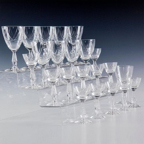 CLEAR CORDIAL AND WINE GLASSES22