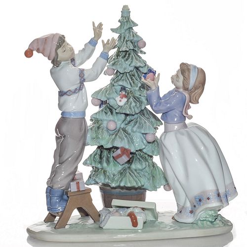 LARGE LLADRO FIGURAL GROUP, TRIMMING