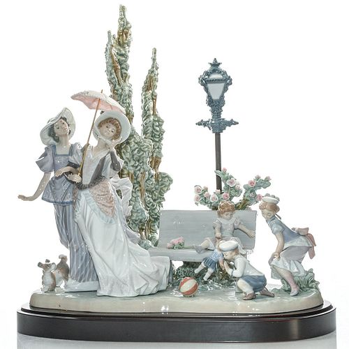 LG LLADRO FIGURAL GROUP, A STROLL