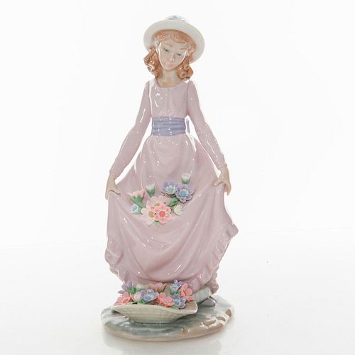 LLADRO FIGURINE FLOWER CURTSEY 39a4b4