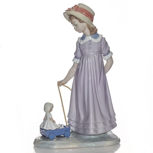 LLADRO FIGURINE GIRL WITH TOY 39a4b7