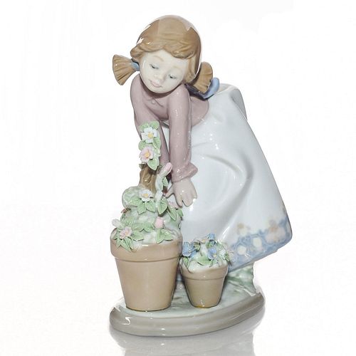 LLADRO FIGURINE, PRETTY POISES