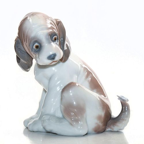 LLADRO PORCELAIN DOG FIGURE GENTLE 39a7be