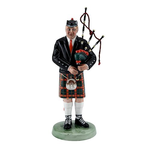 PIPER HN3444 ROYAL DOULTON FIGURINE  39abec