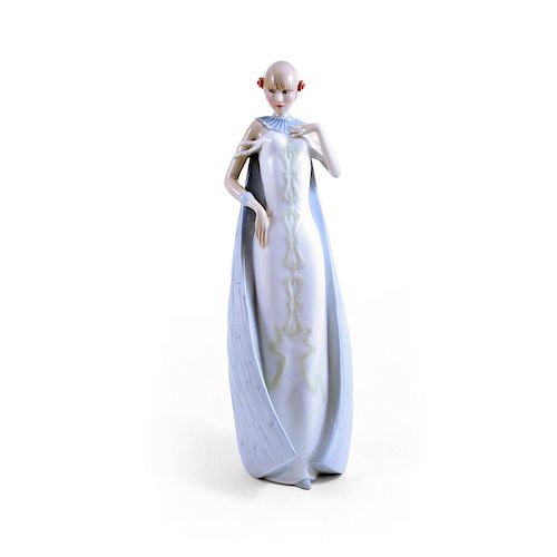 DEBUT HN3046 - ROYAL DOULTON FIGURINEPauline