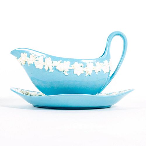 WEDGWOOD EMBOSSED QUEENSWARE GRAVY BOATStunning