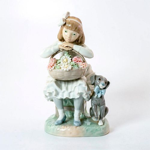 GIRL WITH FLOWERS 01001088 LLADRO 398c01