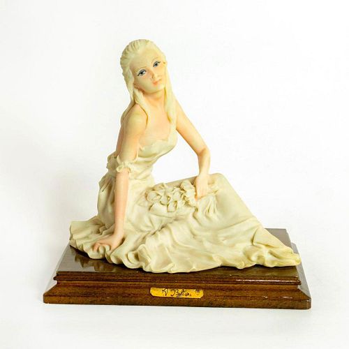 AURO BELCARI WHITE FIGURINE, DEAR