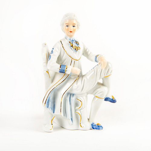 PORCELAIN FIGURINE VICTORIAN GENTLMANHand 399243