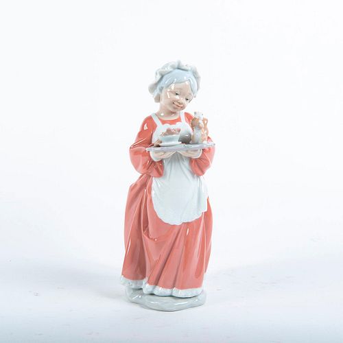 LLADRO FIGURINE, MRS. SANTA CLAUS