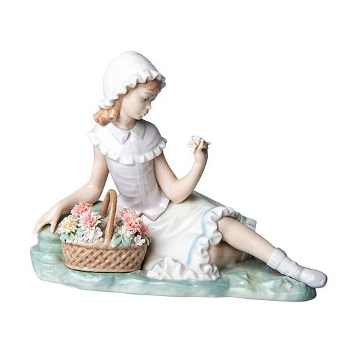 LLADRO FIGURINE STUDY OF GIRLGlossy