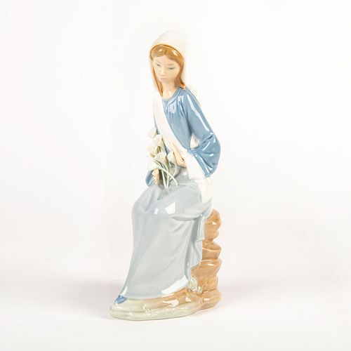 LLADRO FIGURINE, GIRL SITTING WITH