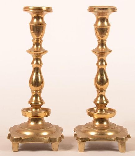 PAIR OF QUEEN ANNE STYLE BRASS 39c04a