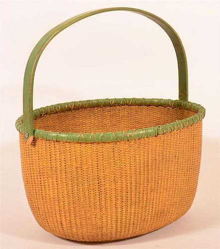 NANTUCKET STYLE OVAL SWING HANDLE BASKET.Vintage