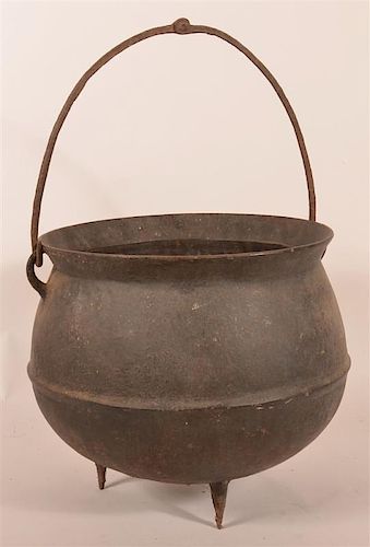 LARGE 19TH C CAST IRON GYPSY POTLarge 39c843