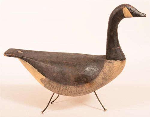 CARVED AND PAINTED CANADA GOOSE 39cacc