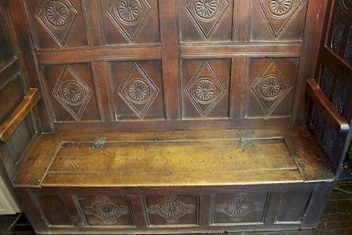 17TH CENTURY ENGLISH OAK SETTLE,