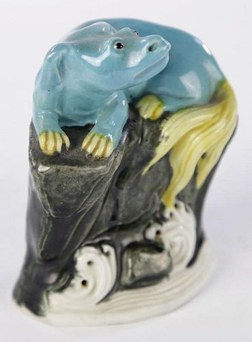 CHINESE CERAMIC FIGURE OF A DOG  39cd91