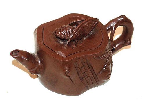 A CHINESE YI XING TEAPOT WITH CICADA