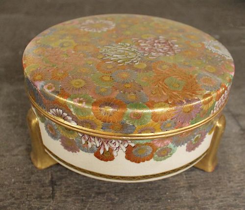 A SATSUMA COVERED BOX 1900glazed 39ce14