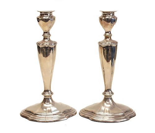 REED & BARTON SILVER CANDLESTICKSA pair