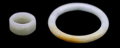 WHITE JADE RING AND JADEITE BANGLECylindrical