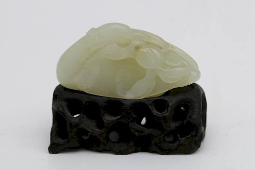 FINE WHITE JADE GOOD AND PEACH GROUPDepicting