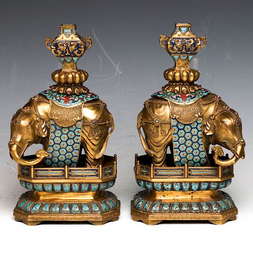 A PAIR OF CLOISONNE ENAMEL ELEPHANTSThis 39cfa5