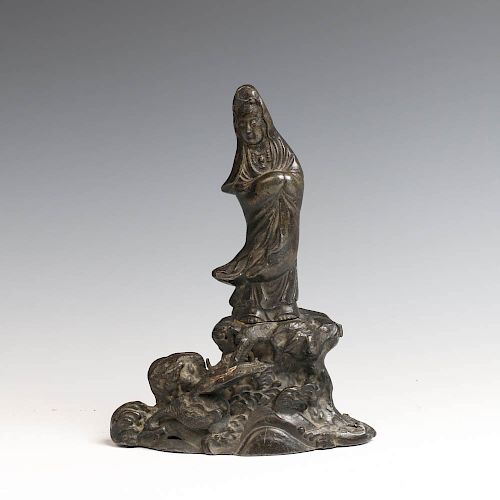 CHINESE BRONZE STANDING GUANYIN 39cfb2