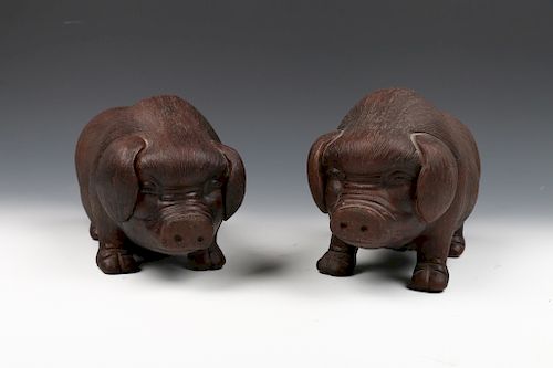 PAIR OF CHINESE ZISHA PIGSThe group 39d006