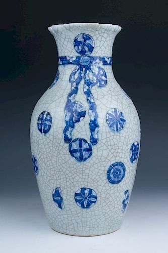 CHINESE BLUE AND WHITE VASE, QIANLONG
