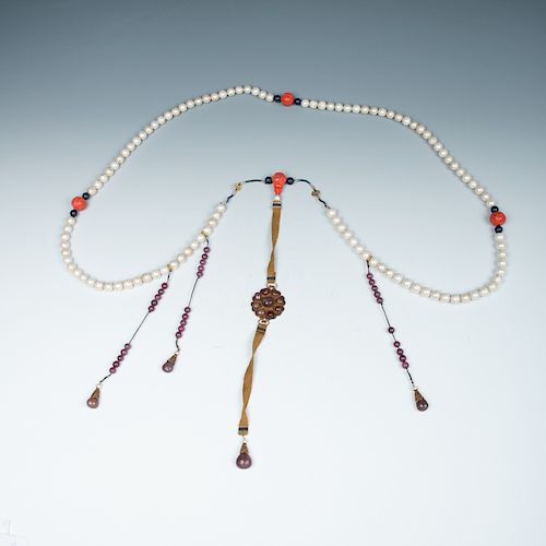 PEARL COURT NECKLACE, QINGComprising