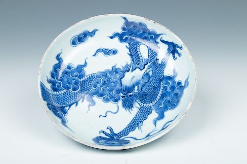 BLUE AND WHITE DRAGON CHARGER 39d0e1