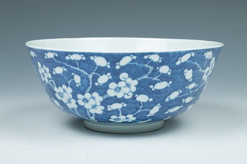 BLUE AND WHITE PRUNUS BOWLThe 39d0ec