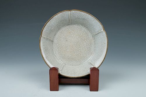 GE-TYPE PLATEThe dish of deep sides