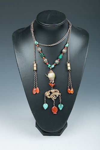 SILVER CHAIN WITH GEMS , LATE QINGSuspending