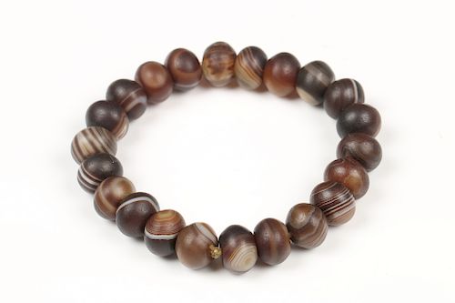 BANDED AGATE STONE BEAD BRACELETComprised