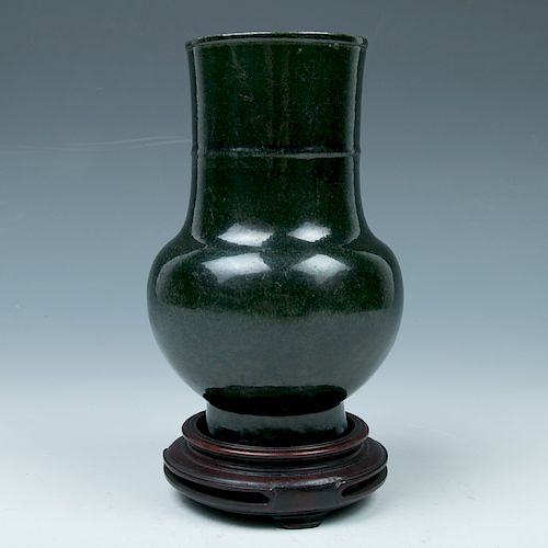 GREEN GLAZED VASE WITH STANDThe vase