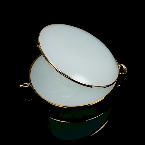 WHITE JADE ROUND BOXThe box of