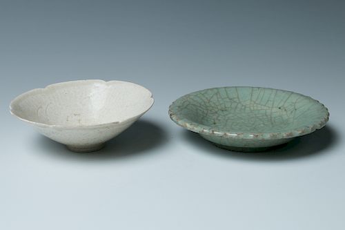 TWO CERAMIC DISHES, MINGThe group
