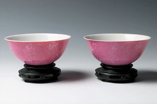 PAIR OF PINK GROUND EIGHT IMMORTALS  39d1ab